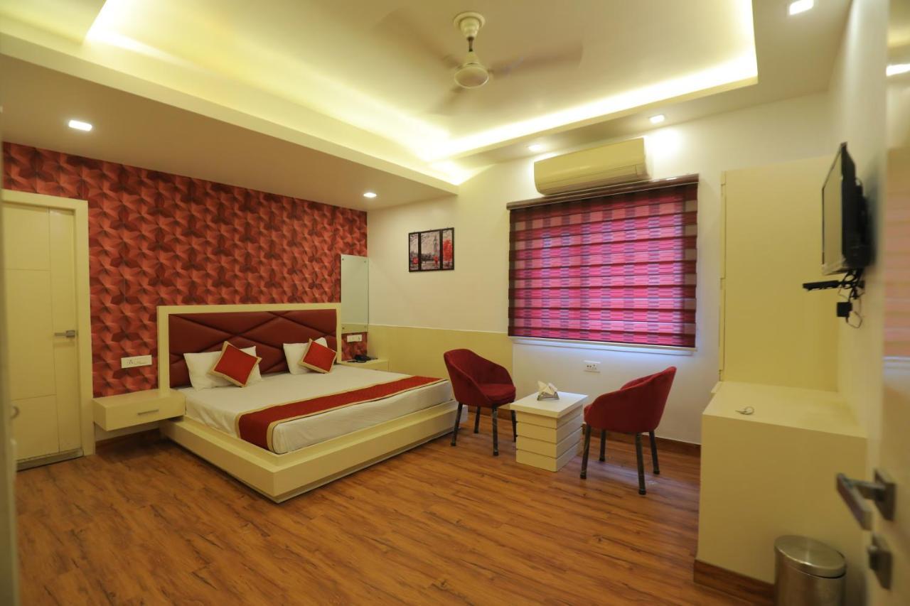 Hotel Sahib'S Red Carpet - The Family & Corporate Hotel Agra  Exterior foto