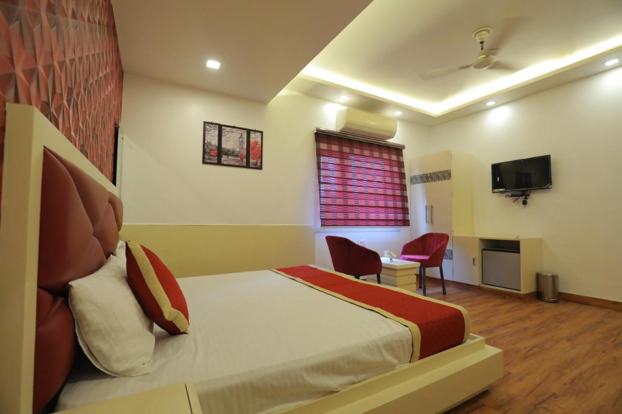 Hotel Sahib'S Red Carpet - The Family & Corporate Hotel Agra  Exterior foto