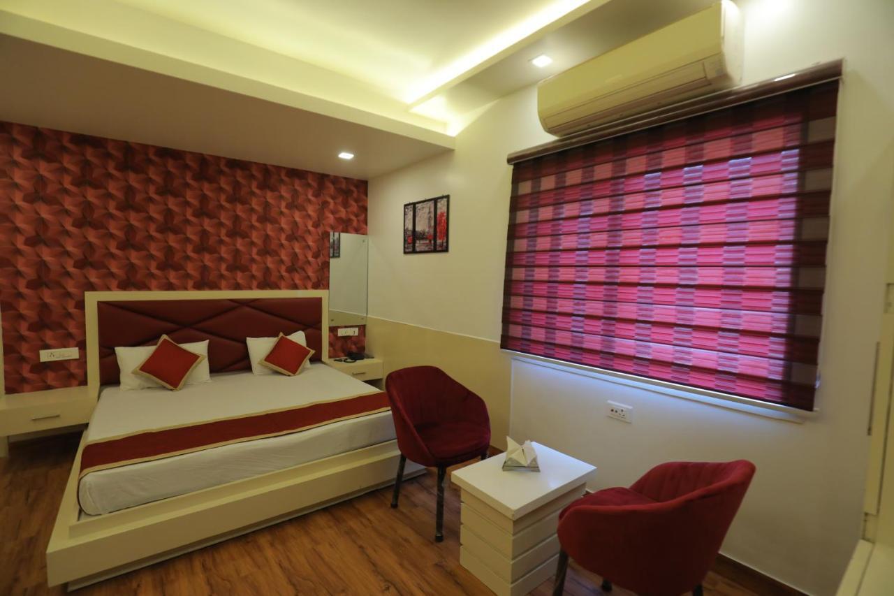 Hotel Sahib'S Red Carpet - The Family & Corporate Hotel Agra  Exterior foto