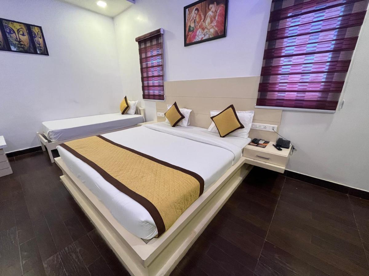 Hotel Sahib'S Red Carpet - The Family & Corporate Hotel Agra  Quarto foto